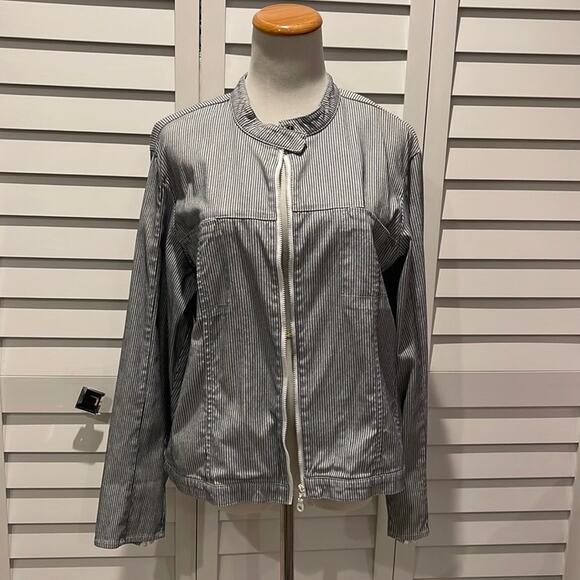 kathy ireland Jackets & Blazers - Kathy Ireland zipper Jacket in blue/ white
